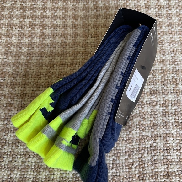 Nike Everyday Cushioned Crew Socks with Dri-Fit Technology, 3-pack - Picture 3 of 16